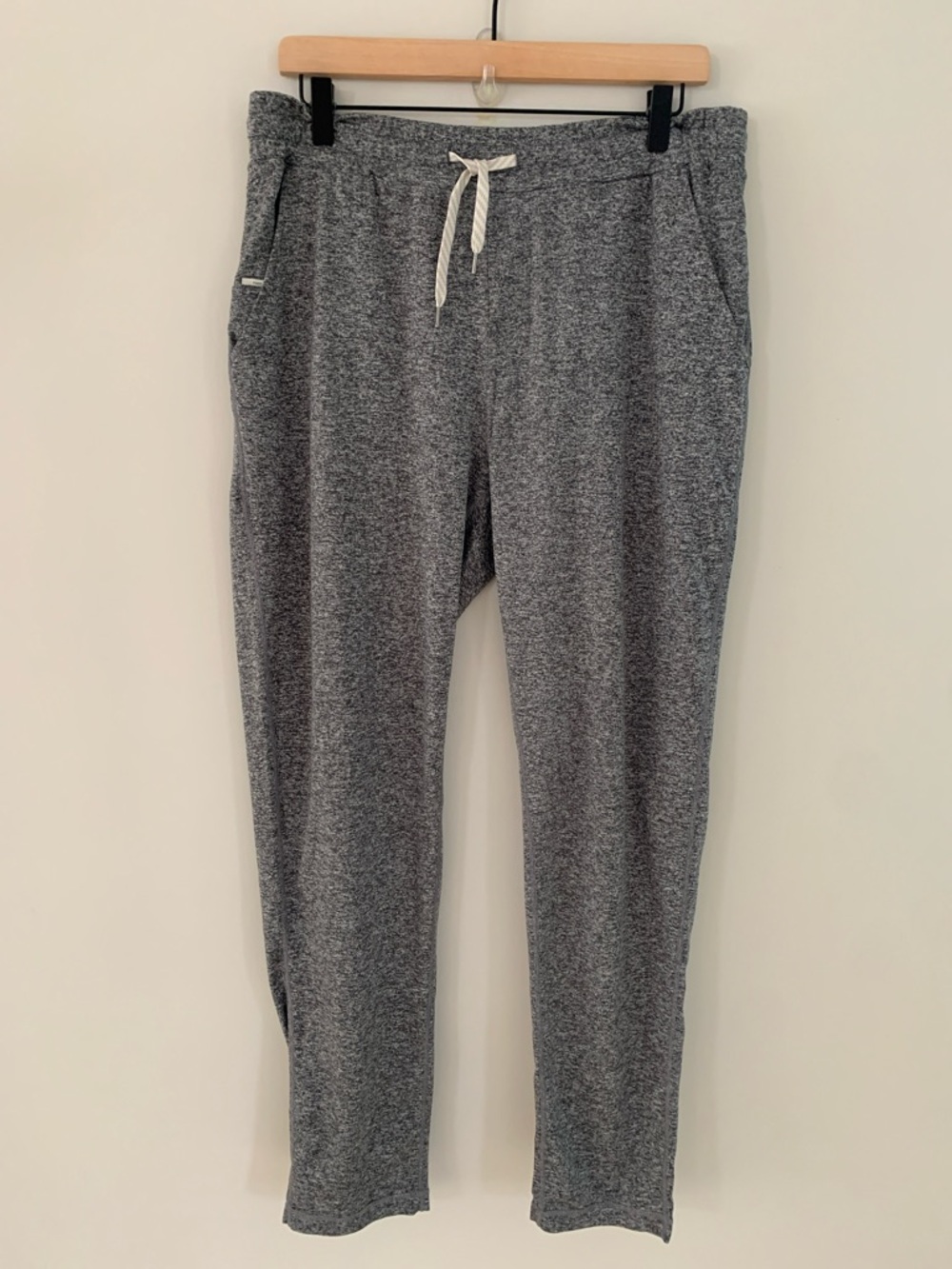 Vuori Men’s Ponto Performance Jogger Sweatpants Heather Grey Size Large